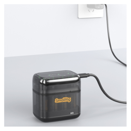 SmallRig 5772 - zestaw, etui ładujące + 8x bateria/akumulator AA z portem USB-C - przykład użycia